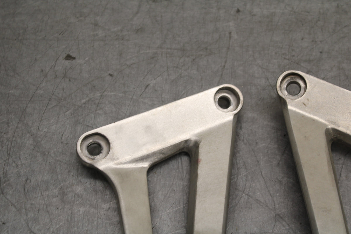 08 HONDA CBR125R REAR BACK PASSENGER PEG SET PAIR BB114