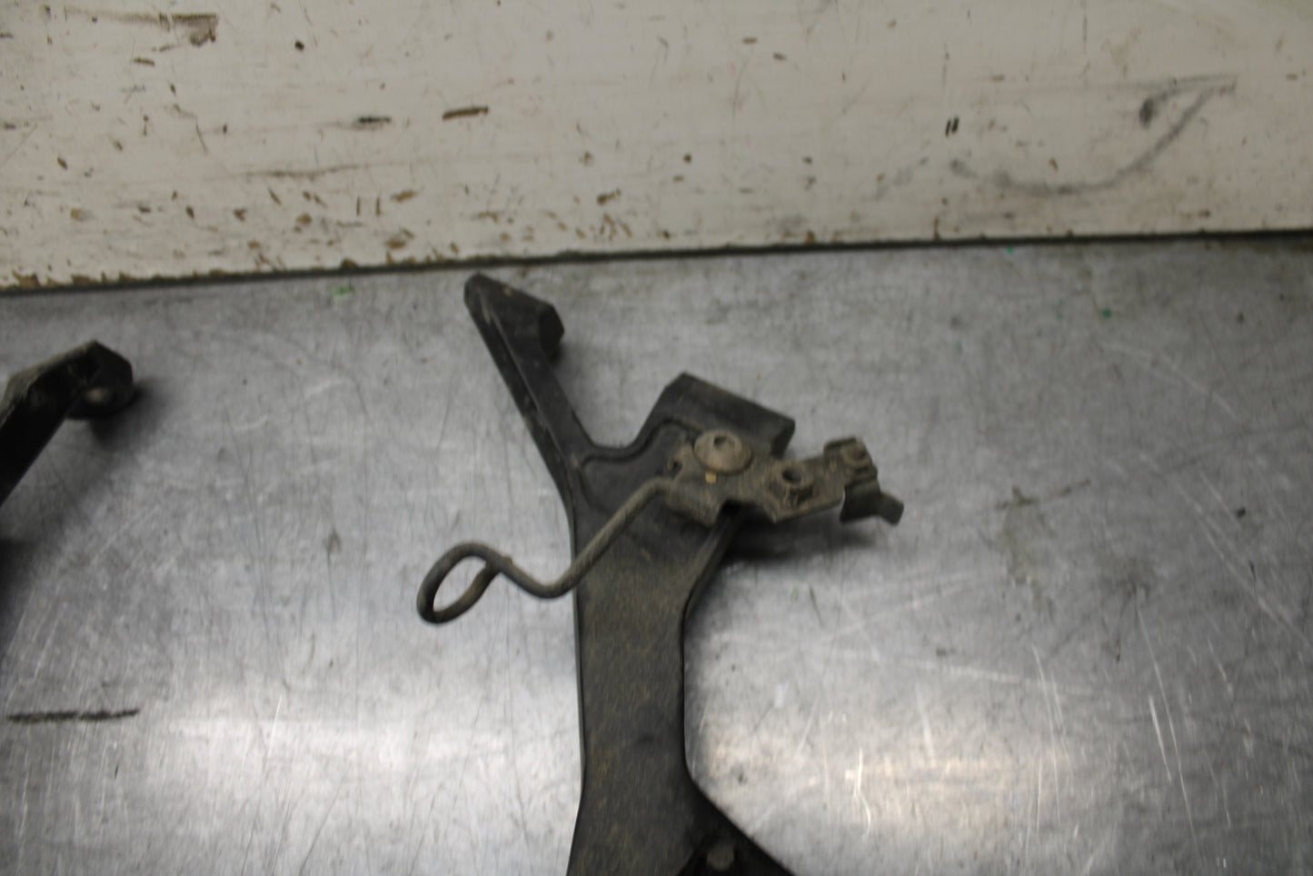 24 KAWASAKI NINJA 500 ABS REAR BACK PASSENGER PEG SET PAIR BB744