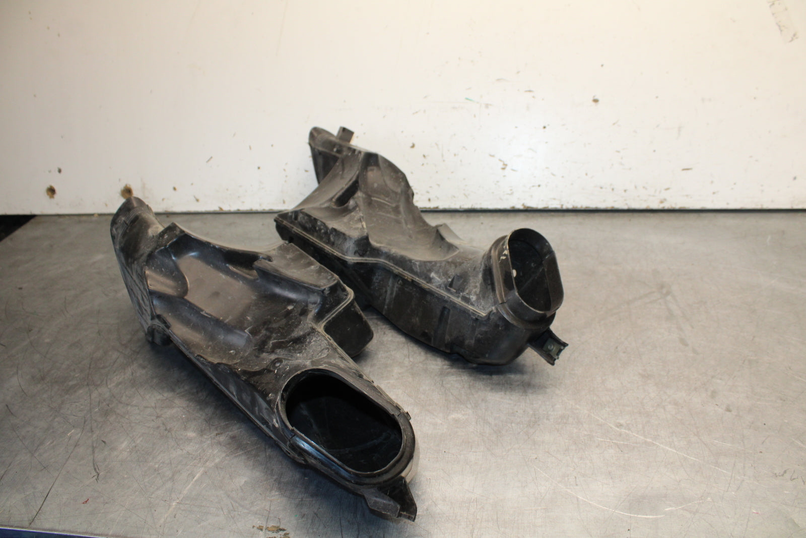 06-07 SUZUKI GSXR 600 RIGHT LEFT AIR INTAKE DUCTS BB243