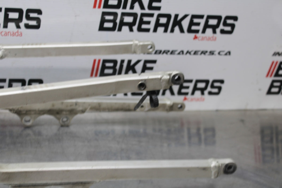 00 SUZUKI GSXR750 REAR SUBFRAME BACK SUB FRAME BB820