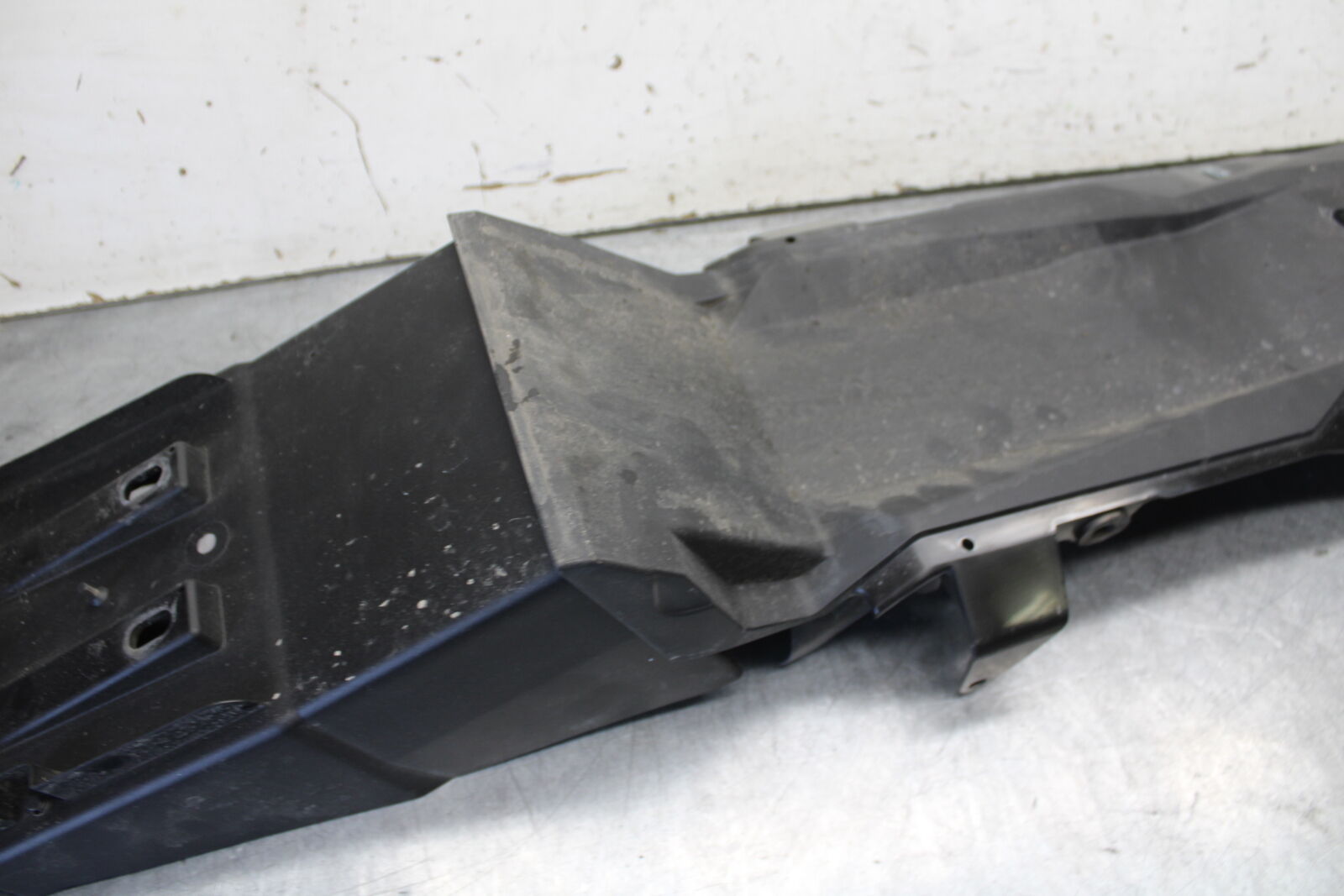 18-23 KAWASAKI NINJA 400 REAR BACK TAIL UNDERTAIL BATTERY TRAY PLASTIC BB679