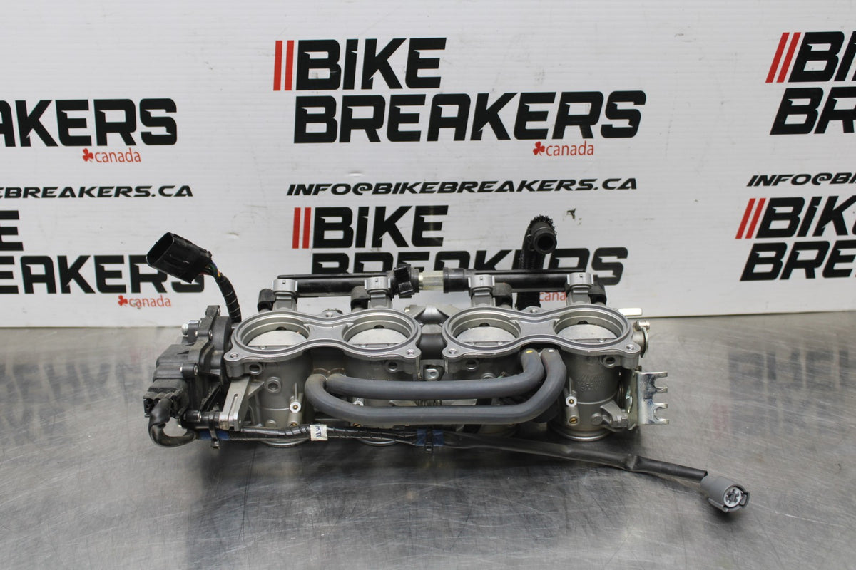 11-25 SUZUKI GSXR 600  MAIN FUEL INJECTORS / THROTTLE BODIES BB830