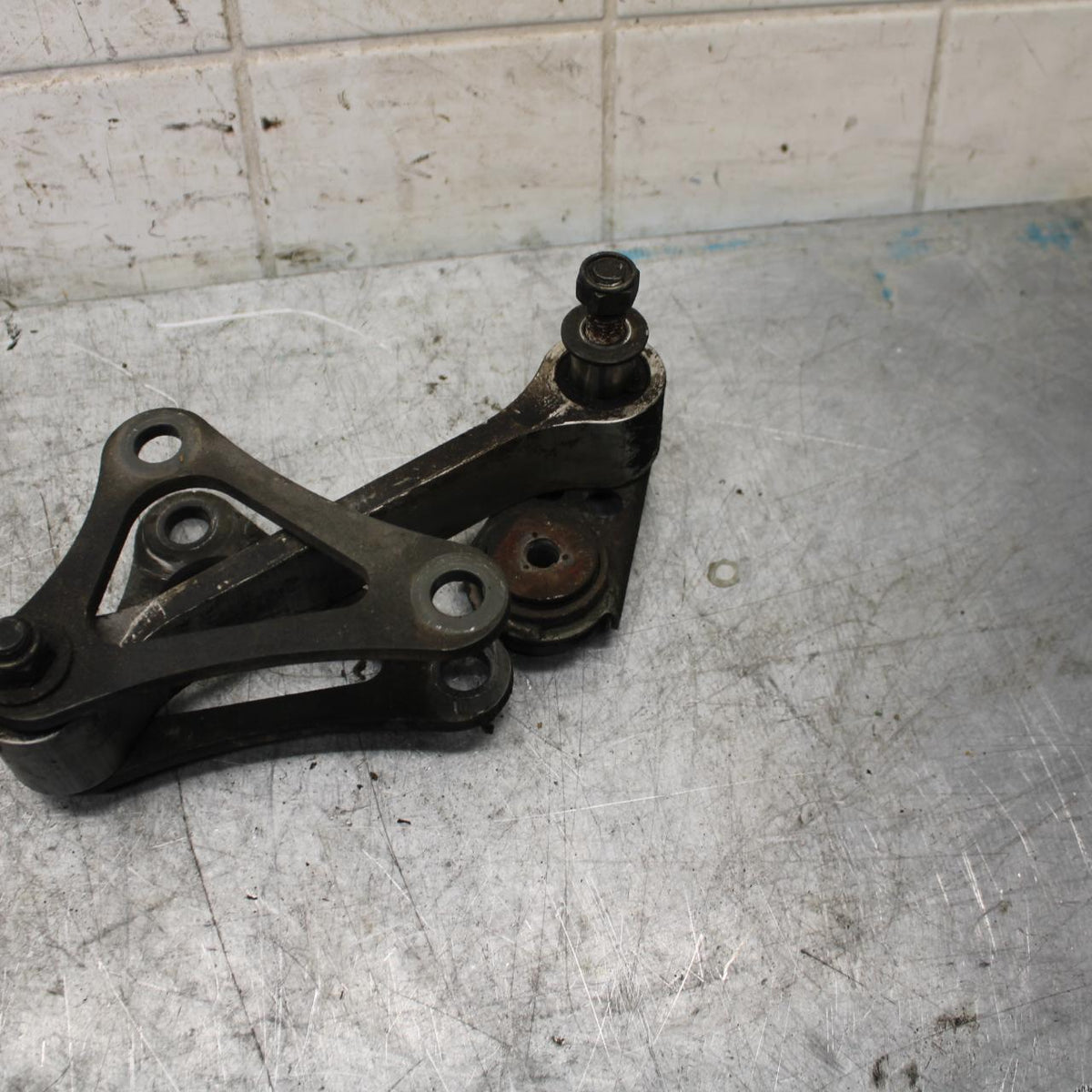 2002 Yamaha YZF R6 REAR DOGBONE SHOCK LINKAGE LINK 5EB-2217A-00-00 BB545