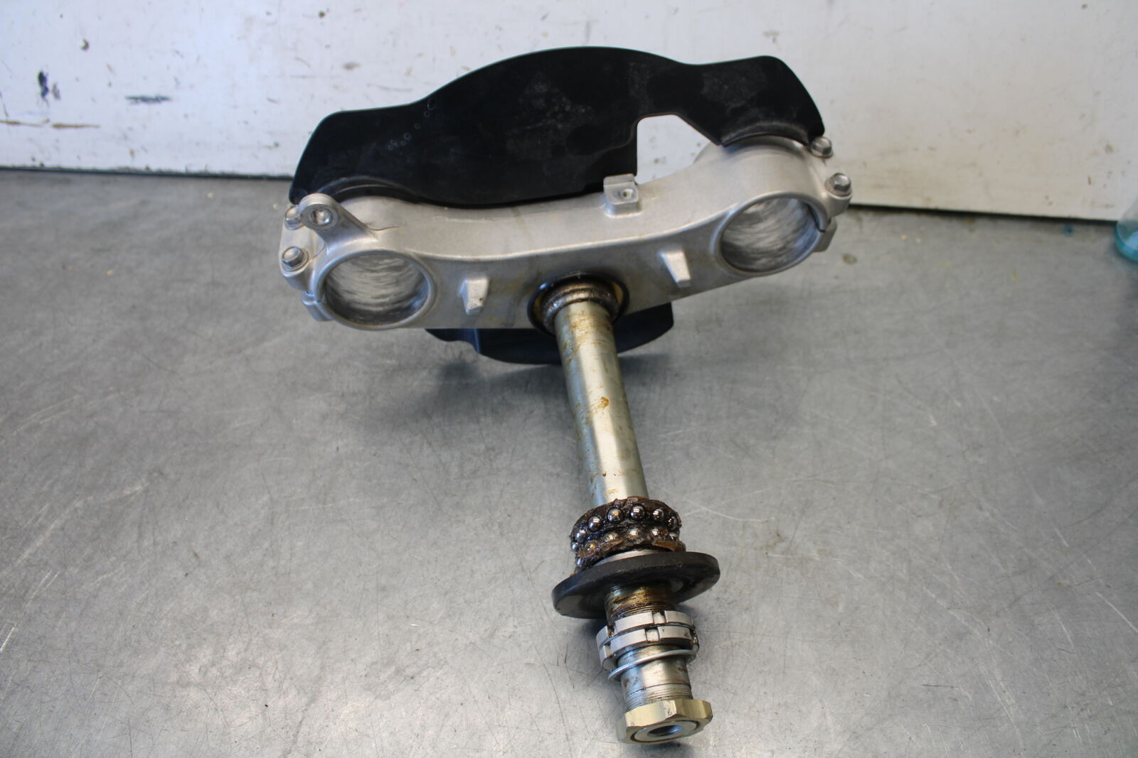 05-06 SUZUKI GSXR1000 FRONT FORKS CLAMP LOWER TRIPLE TREE STEM BB663