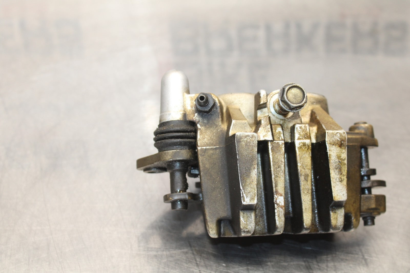 03-08 KAWASAKI VULCAN 1600 RIGHT LEFT FRONT BRAKE CALIPER SET PAIR BB196