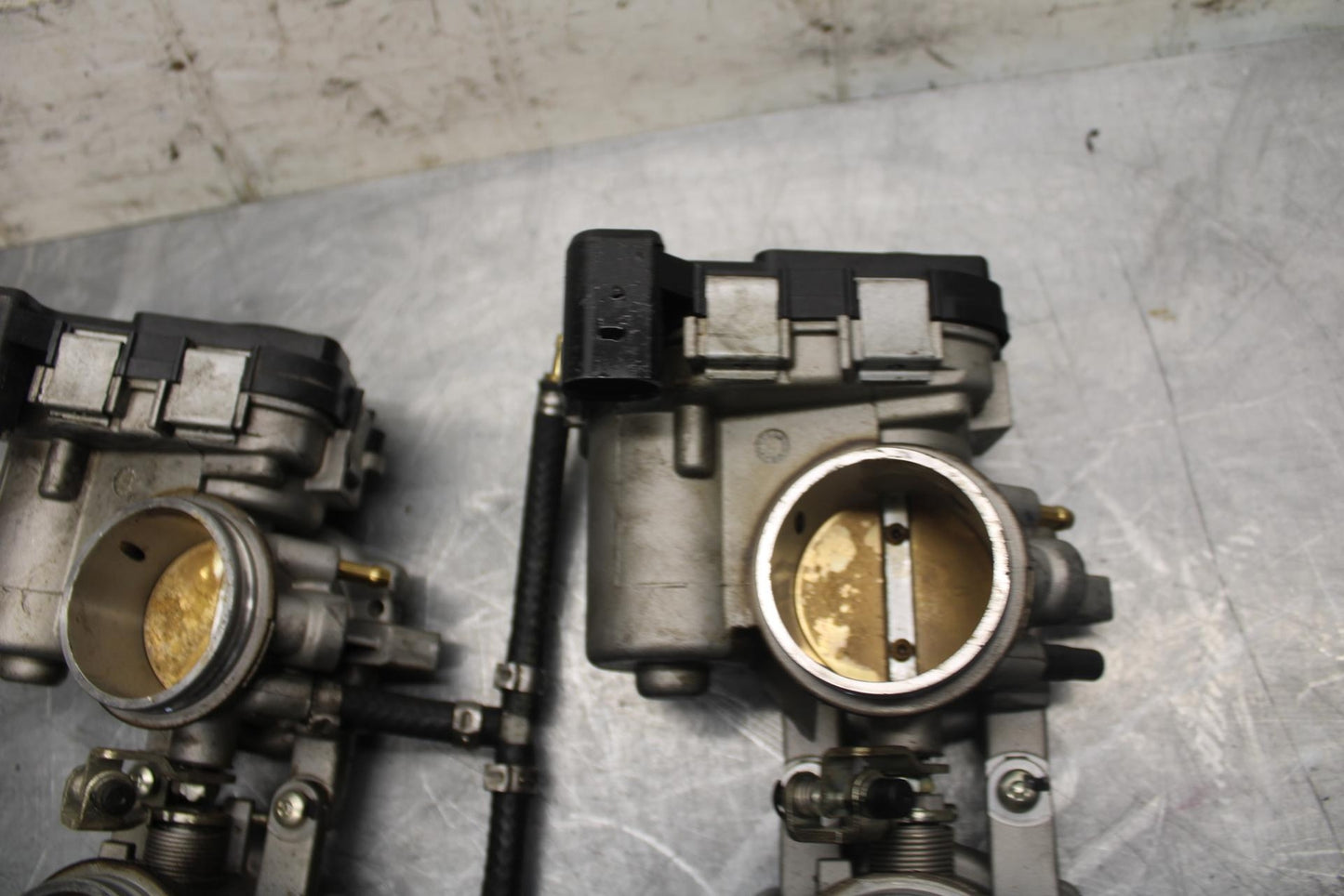 2010 Aprilia RSV1000R MAIN FUEL INJECTORS / THROTTLE BODIES BB513