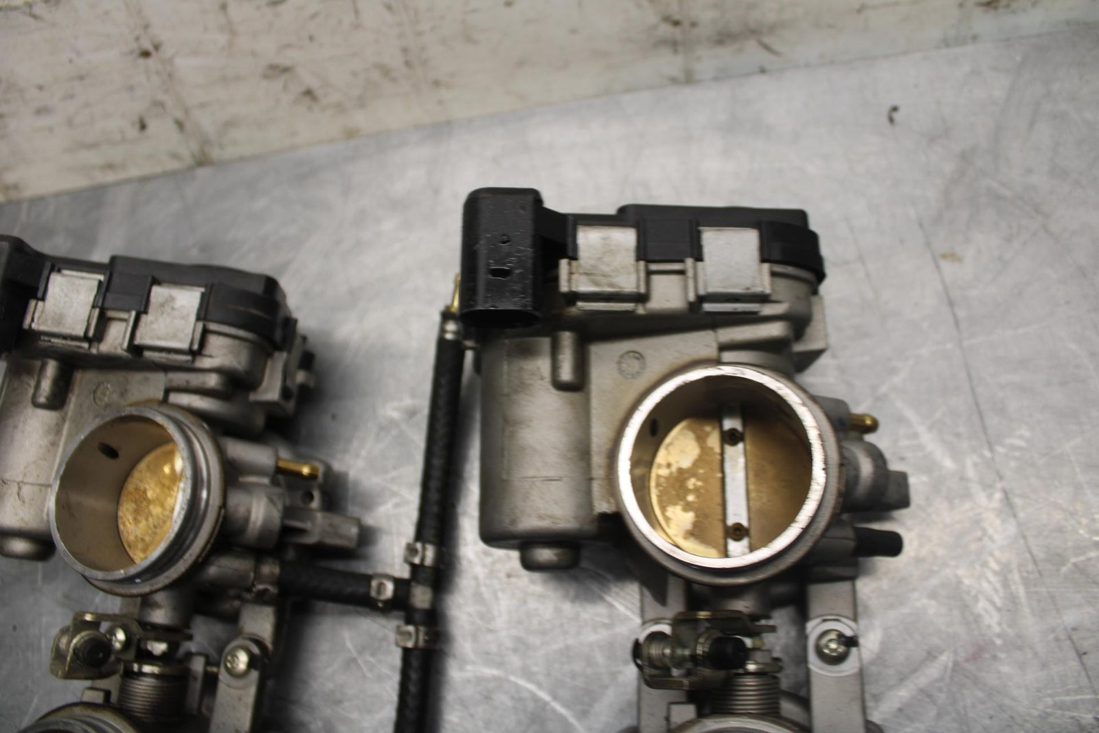 2010 Aprilia RSV1000R MAIN FUEL INJECTORS / THROTTLE BODIES BB513