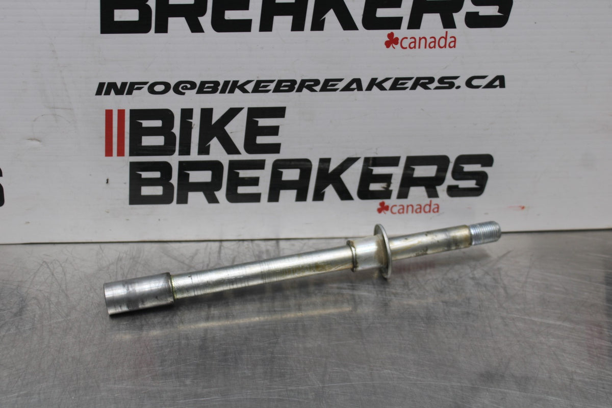 15 SUZUKI BOULEVARD C50 FRONT WHEEL RIM AXLE PIVOT BOLT BB775
