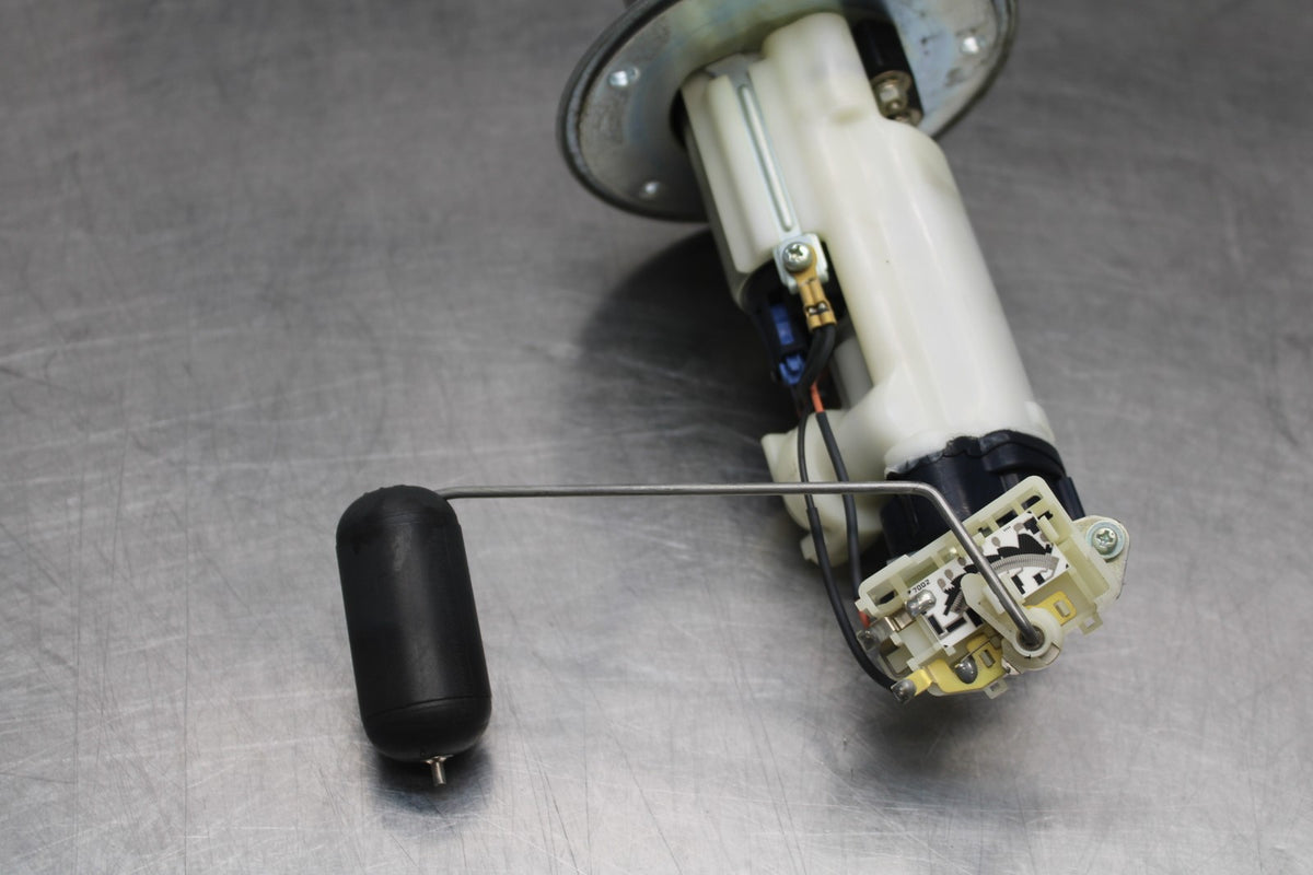 06-07 SUZUKI GSXR 600 FUEL PUMP GAS PETROL SENDER UNIT BB822