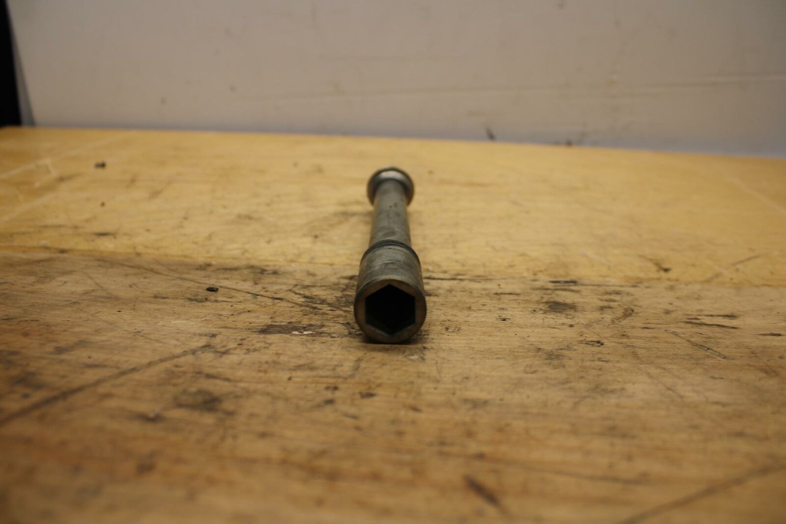 11-21 SUZUKI GSXR750 FRONT WHEEL RIM AXLE PIVOT BOLT BB320
