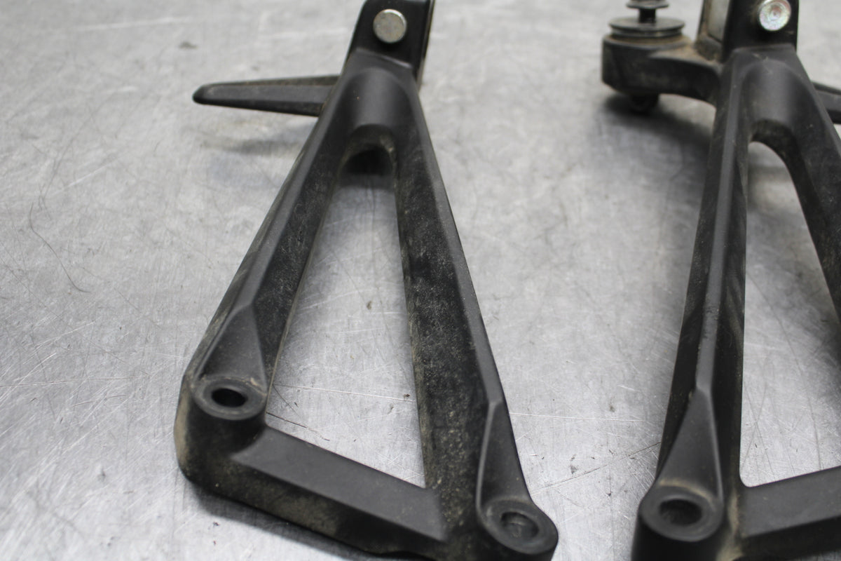 19-21 YAMAHA YZF R3 REAR BACK PASSENGER PEG SET PAIR BB121