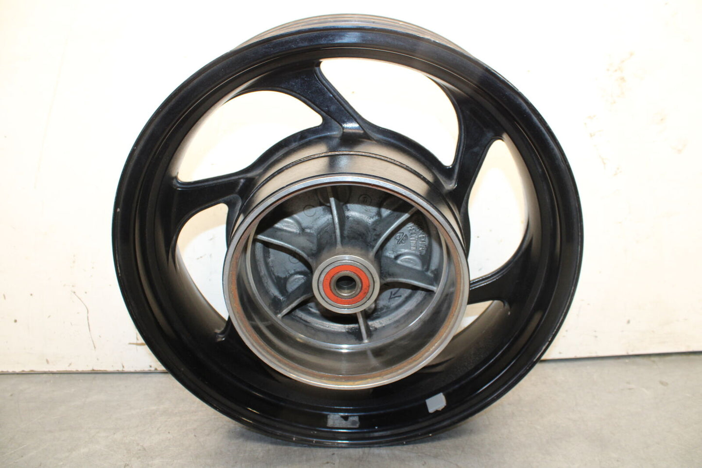 05-06 SUZUKI BOULEVARD M50 REAR WHEEL BACK RIM BB671