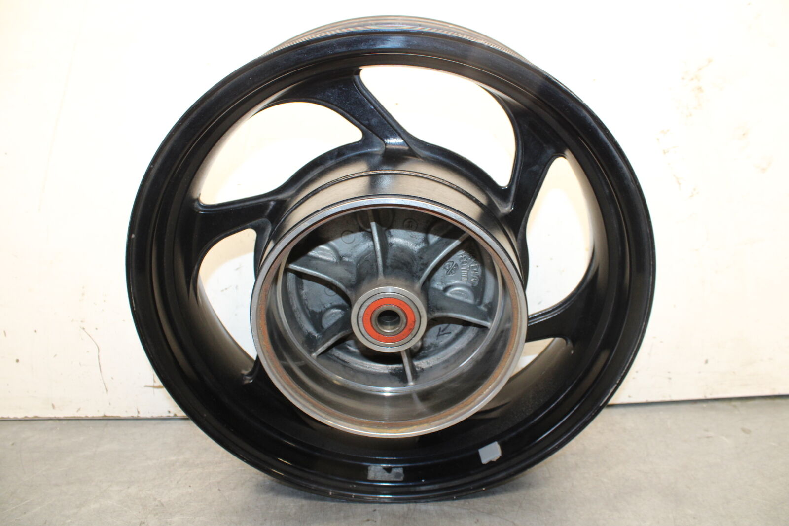 05-06 SUZUKI BOULEVARD M50 REAR WHEEL BACK RIM BB671