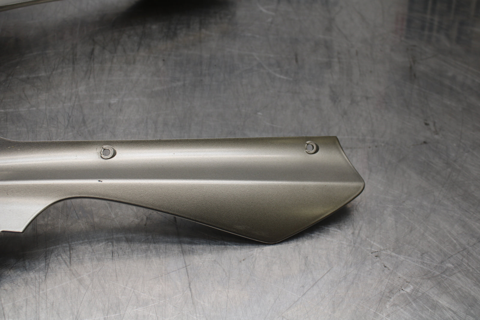 04-05 KAWASAKI NINJA ZX10R FRONT CENTER COWL FAIRING BB163