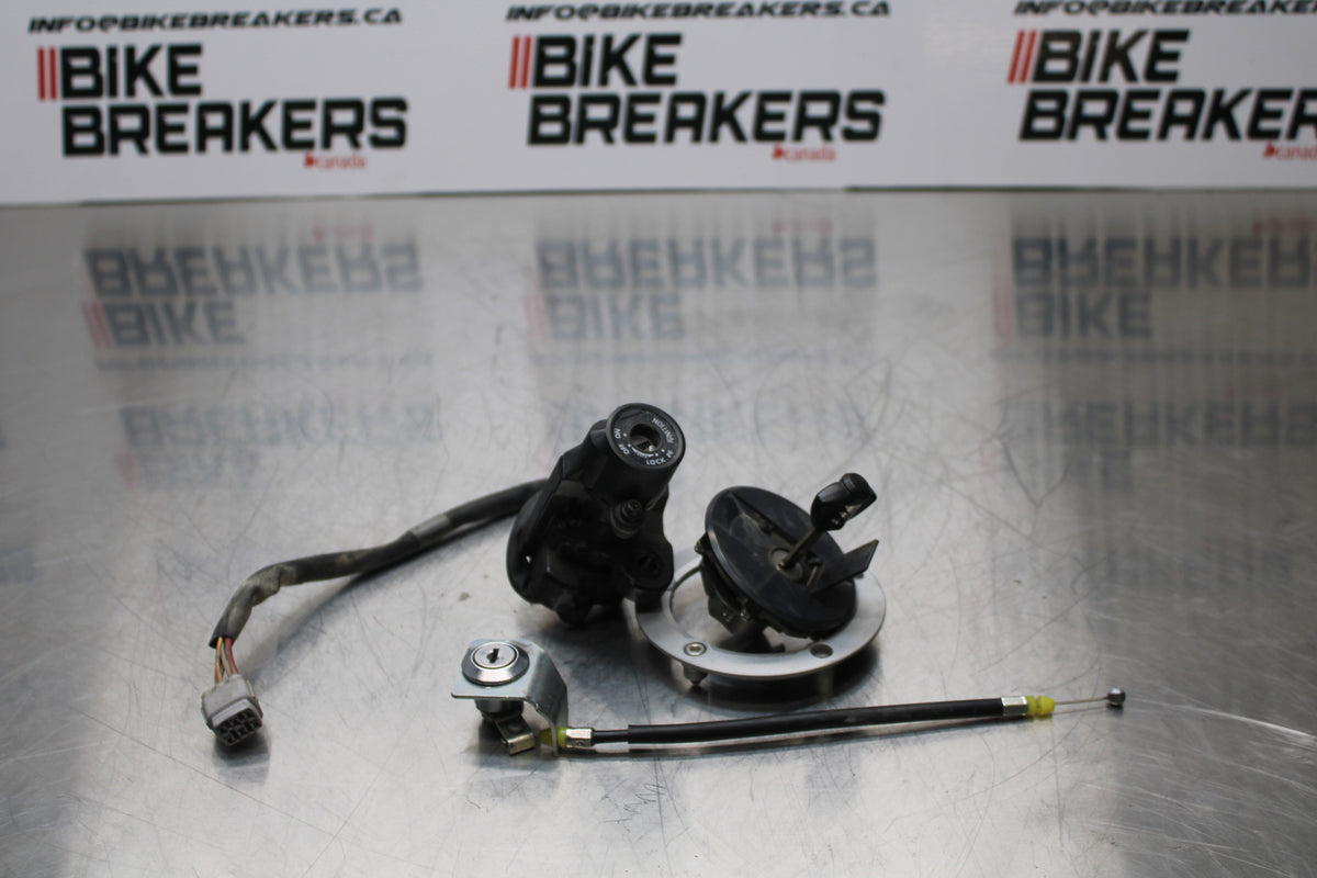 11 SUZUKI GSXR1000 IGNITION LOCK KEY SET W/ GAS CAP AND SEAT LOCK BB142