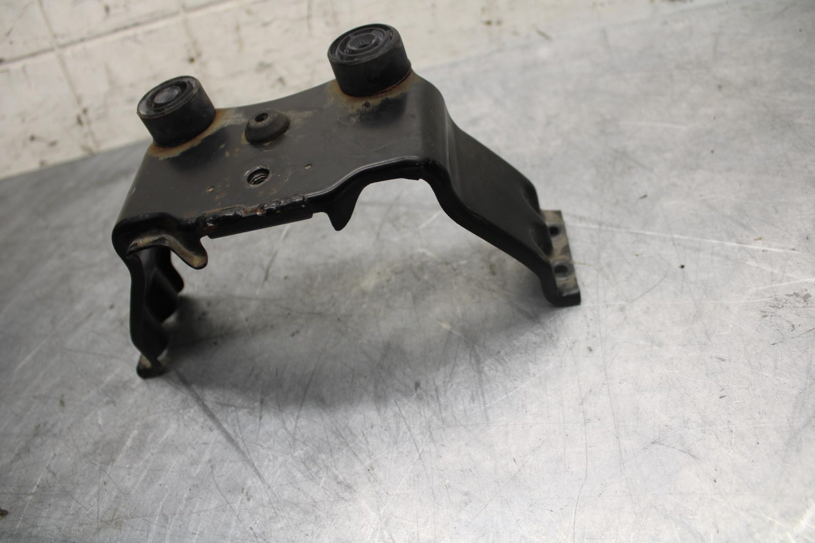 2005 Kawasaki Ninja 500R EX500D GAS TANK FUEL CELL PETROL RESERVOIR BRACKET BB36