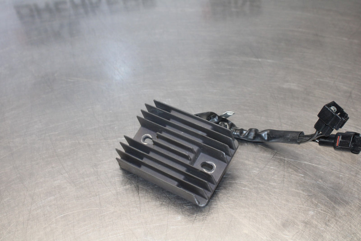 11-25 SUZUKI GSXR 600  RECTIFIER VOLTAGE REGULATOR BB803