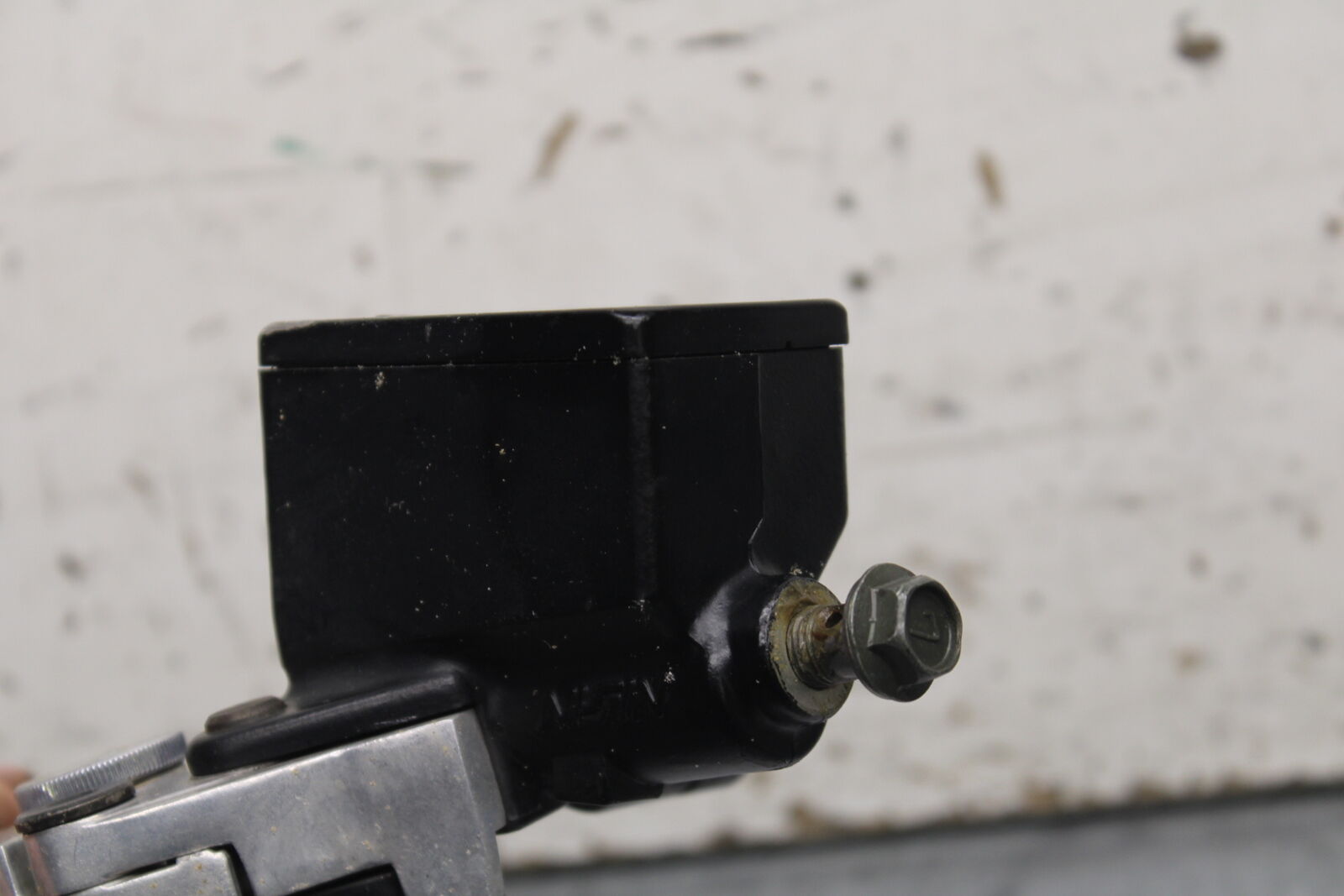 04-05 SUZUKI KATANA 750 GSX750F FRONT BRAKE MASTER CYLINDER w/ LEVER BB110