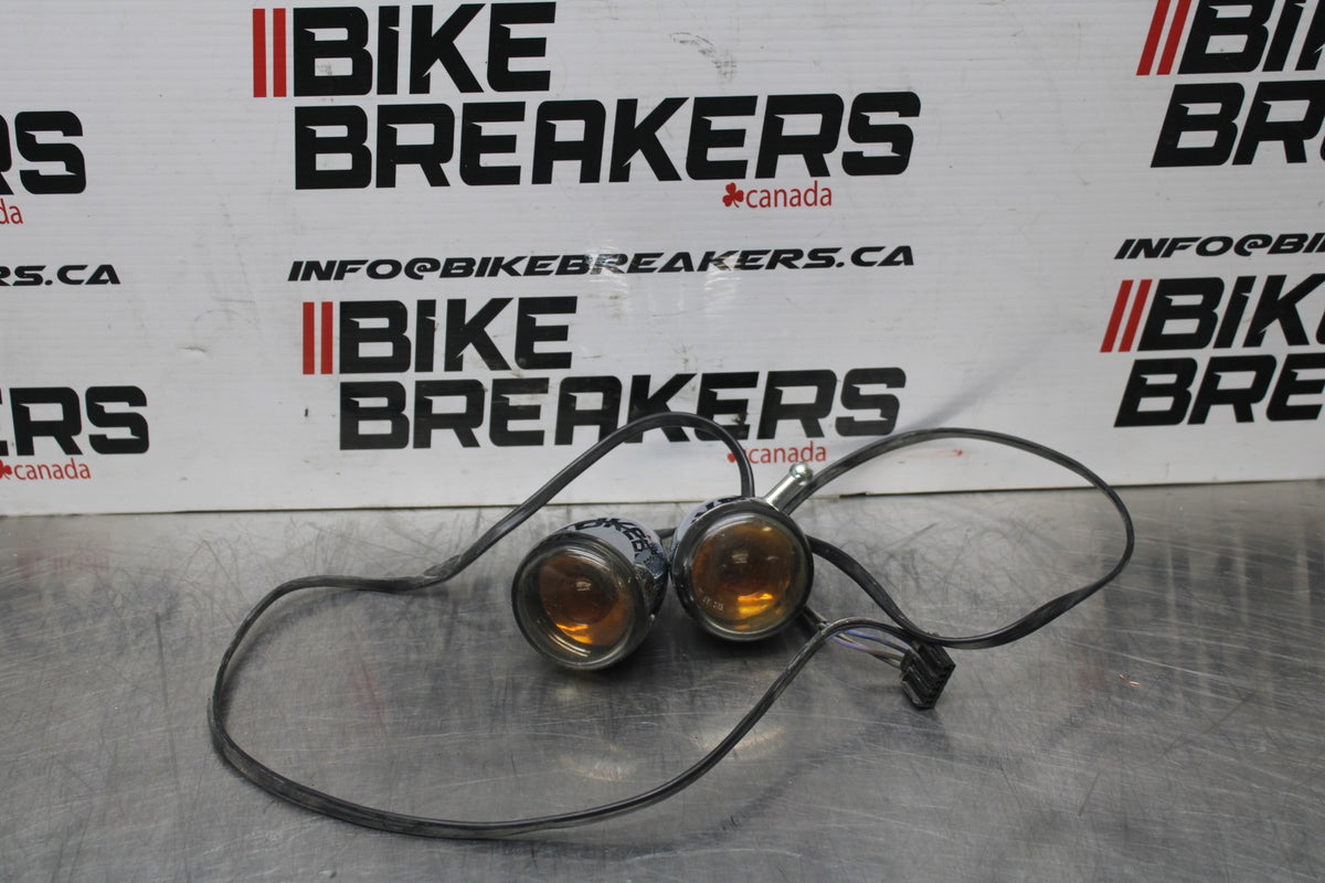 09 HARLEY-DAVIDSON SPORTSTER 1200 CUSTOM XL1200C FRONT TURN SIGNALS  BB776