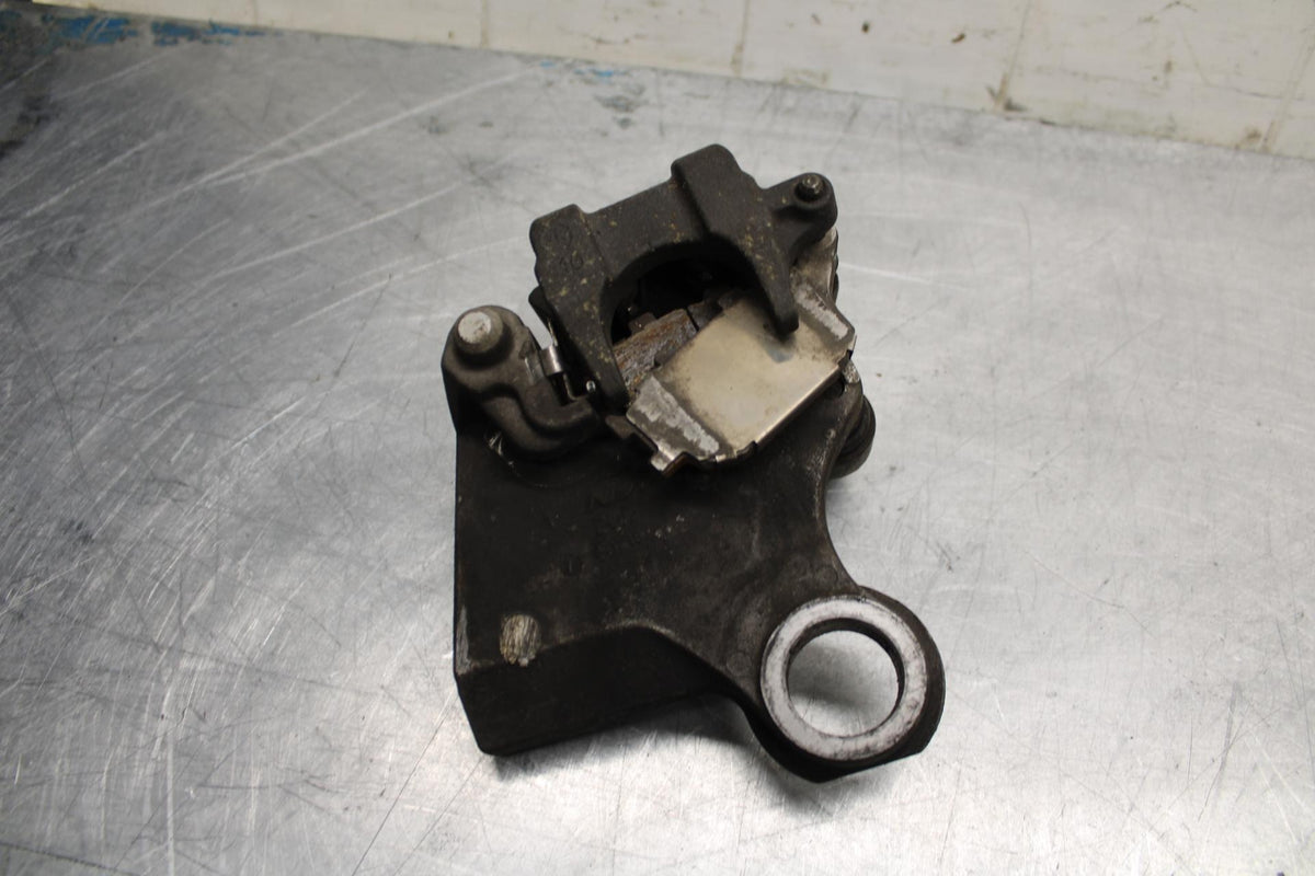 07 YAMAHA YZF R6 2c0 REAR  BRAKE CALIPER W MOUNT BRACKET 2C0-2580W-00-00 BB423