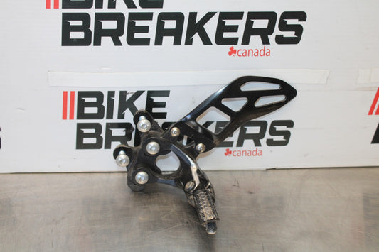 18 SUZUKI GSXR750 LEFT REARSET REAR SET DRIVER FOOT PEG REST STOP BB891