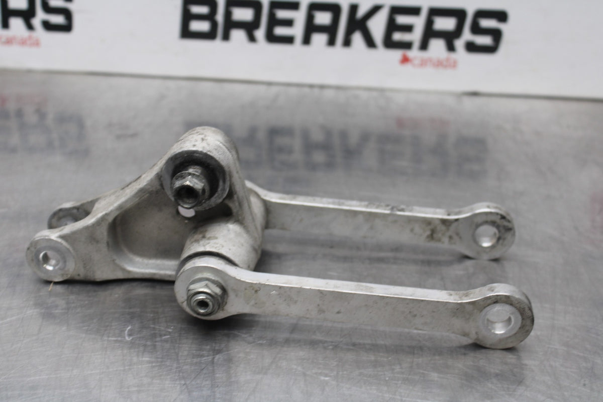 18 YAMAHA YZF R1  REAR DOGBONE SHOCK LINKAGE LINK BB838