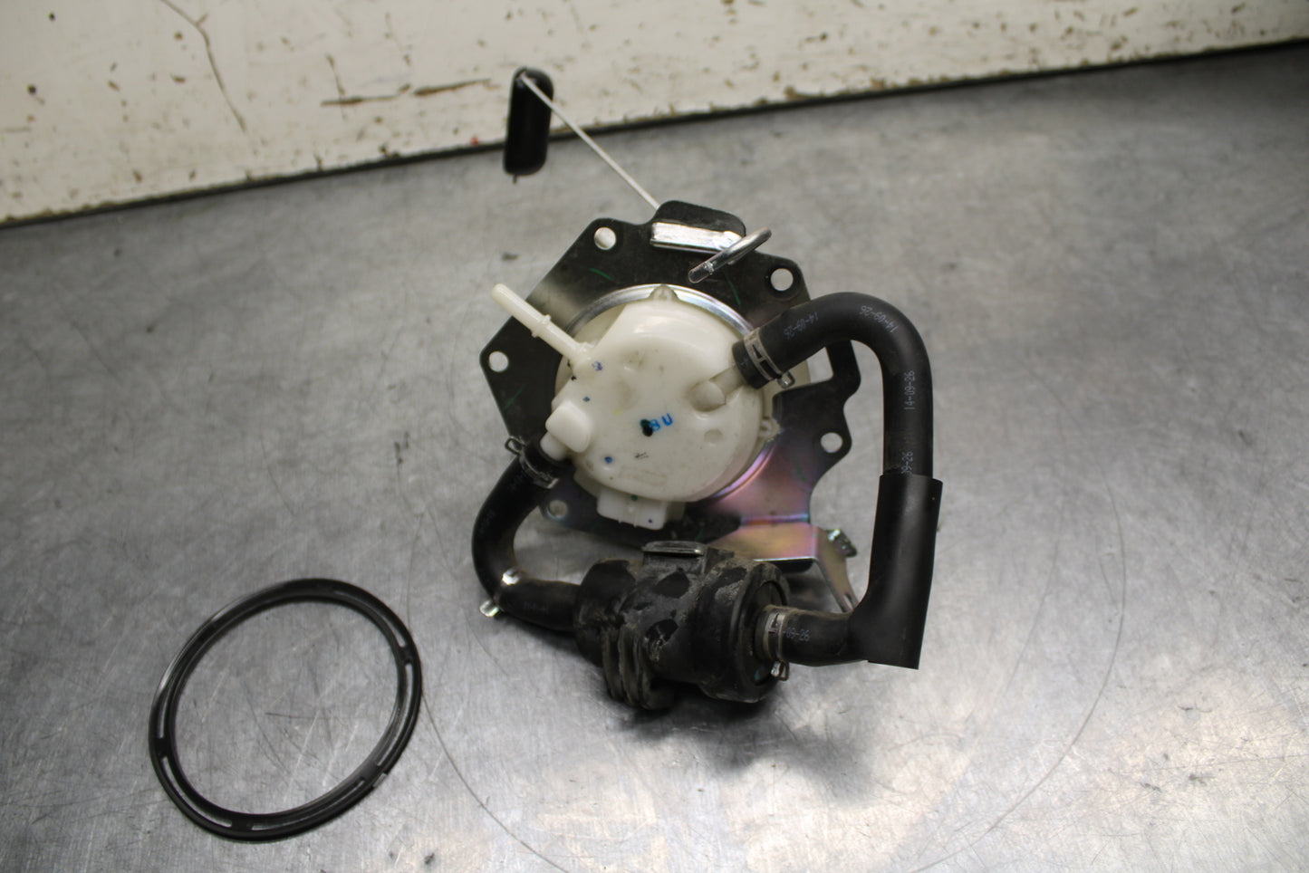 15-16 HONDA CB300F FUEL PUMP GAS PETROL SENDER UNIT BB740