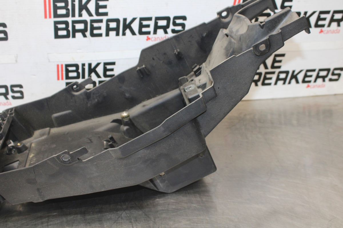 20-23 BMW F900R REAR BACK TAIL UNDERTAIL BATTERY TRAY PLASTIC BB923