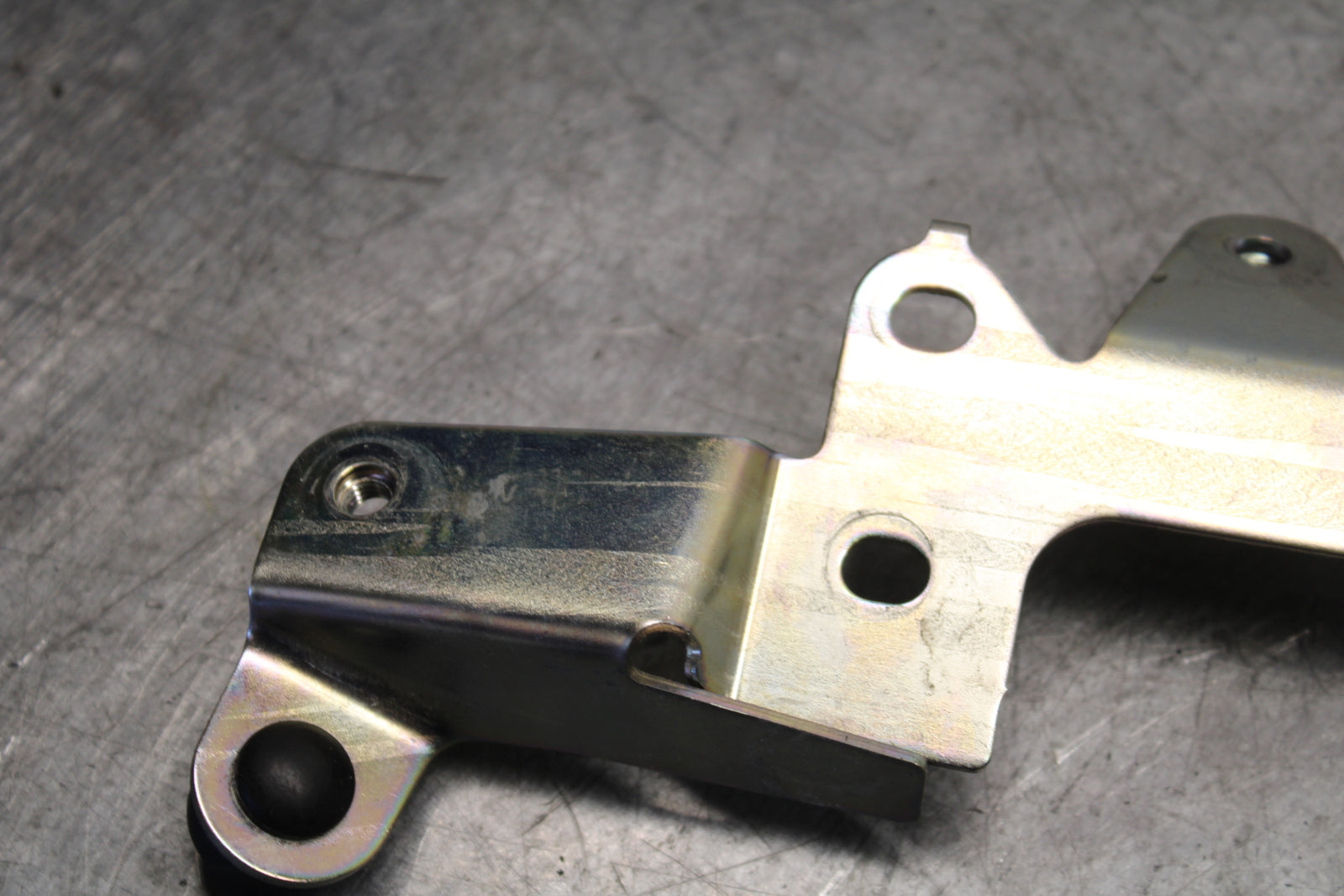 21-24 YAMAHA MT-07 FRONT SEAT MOUNTING BRACKET MOUNT BB662