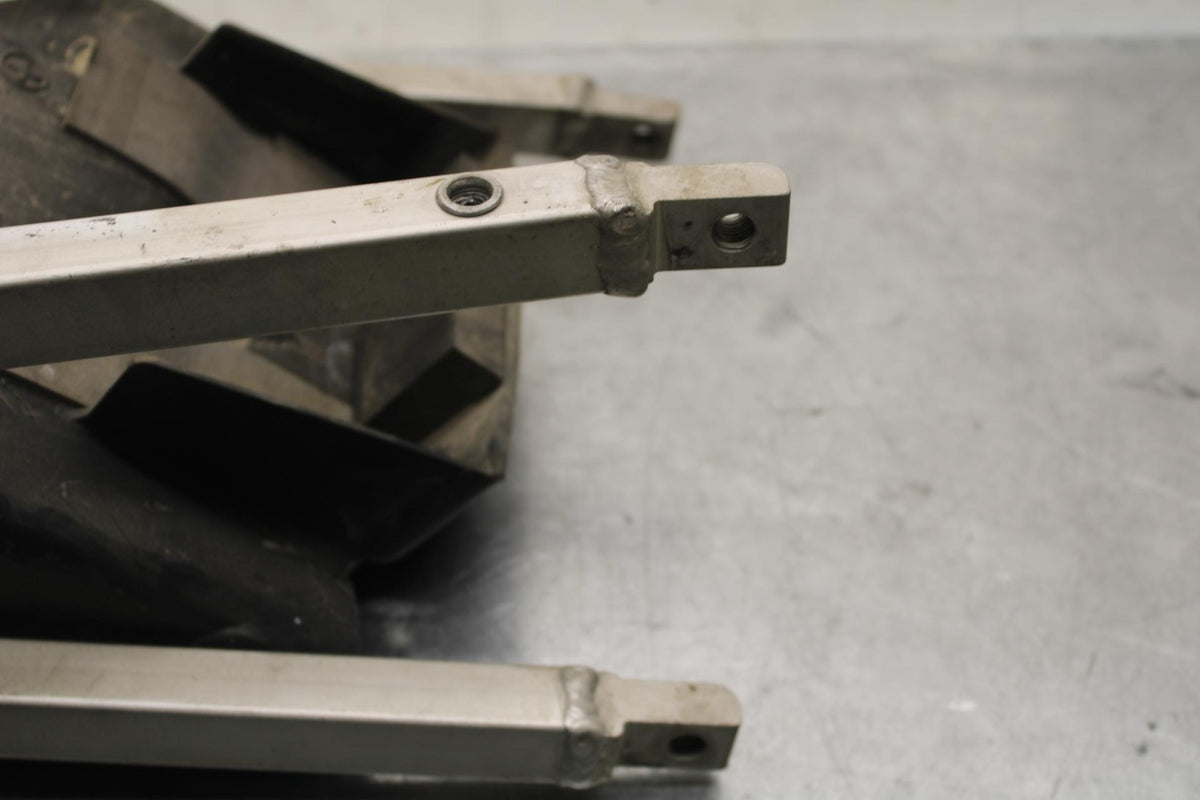 1999 Suzuki GSXR600 REAR SUBFRAME BACK SUB FRAME 41200-33E20 43980-33E20 BB580