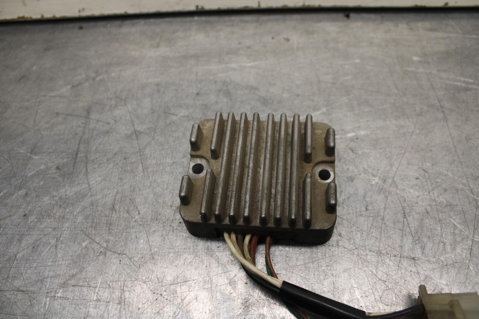 1979 Yamaha XS1100 RECTIFIER VOLTAGE REGULATOR 1T4-81960-A0-00 BB572