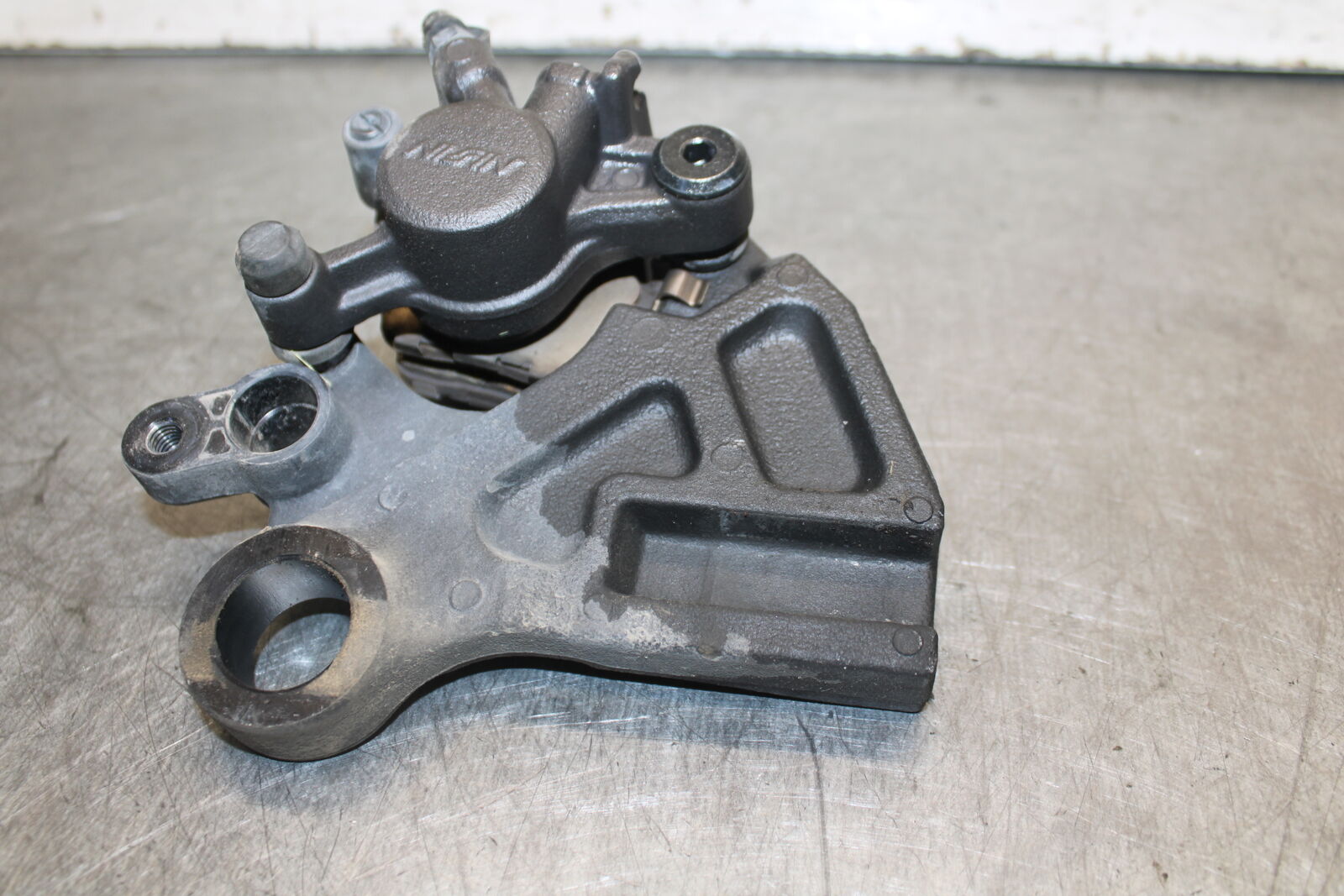 19-23 KAWASAKI NINJA ZX6R REAR BACK BRAKE CALIPER W MOUNT BRACKET BB701