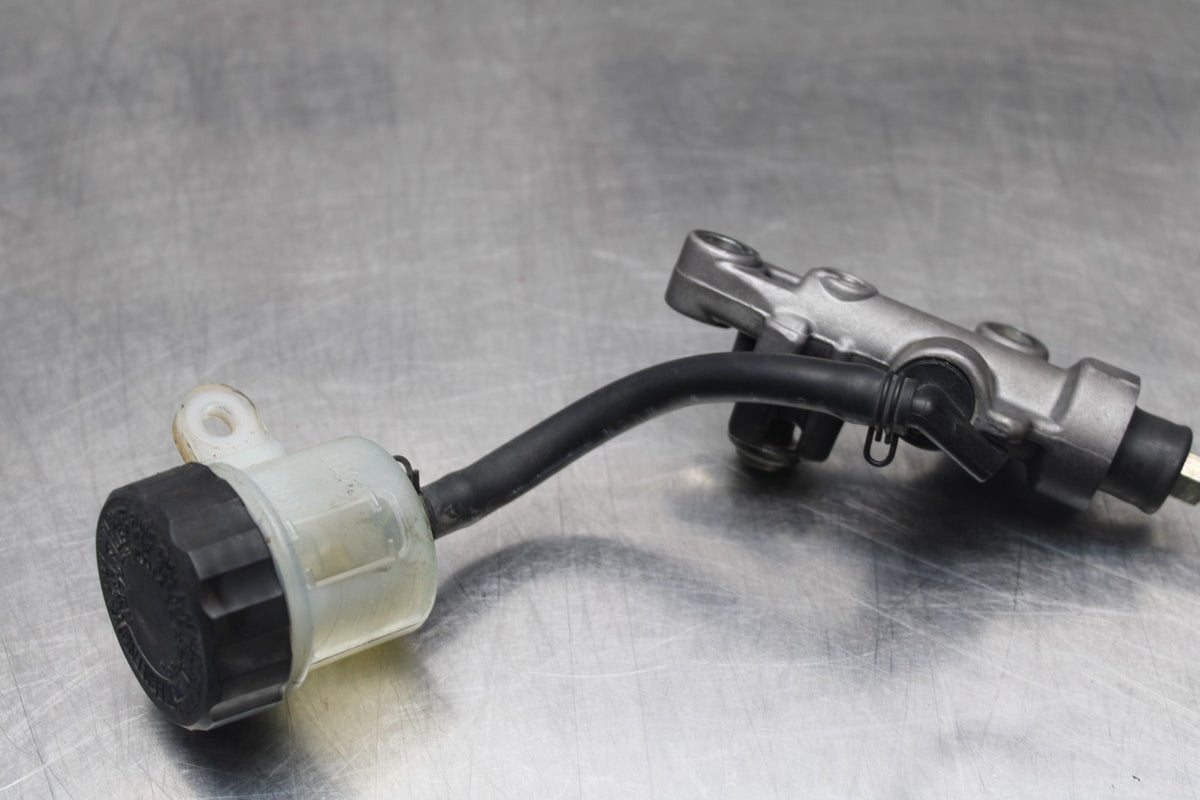 03-05 YAMAHA YZF R6  REAR BACK BRAKE MASTER CYLINDER W RESERVOIR BB793