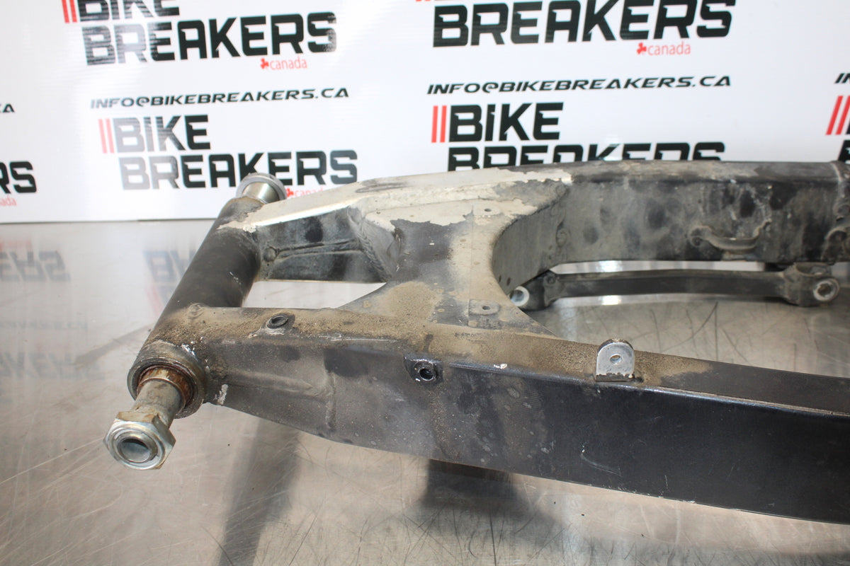 01-03 SUZUKI GSXR600 REAR SWINGARM BACK SUSPENSION SWING ARM BB145