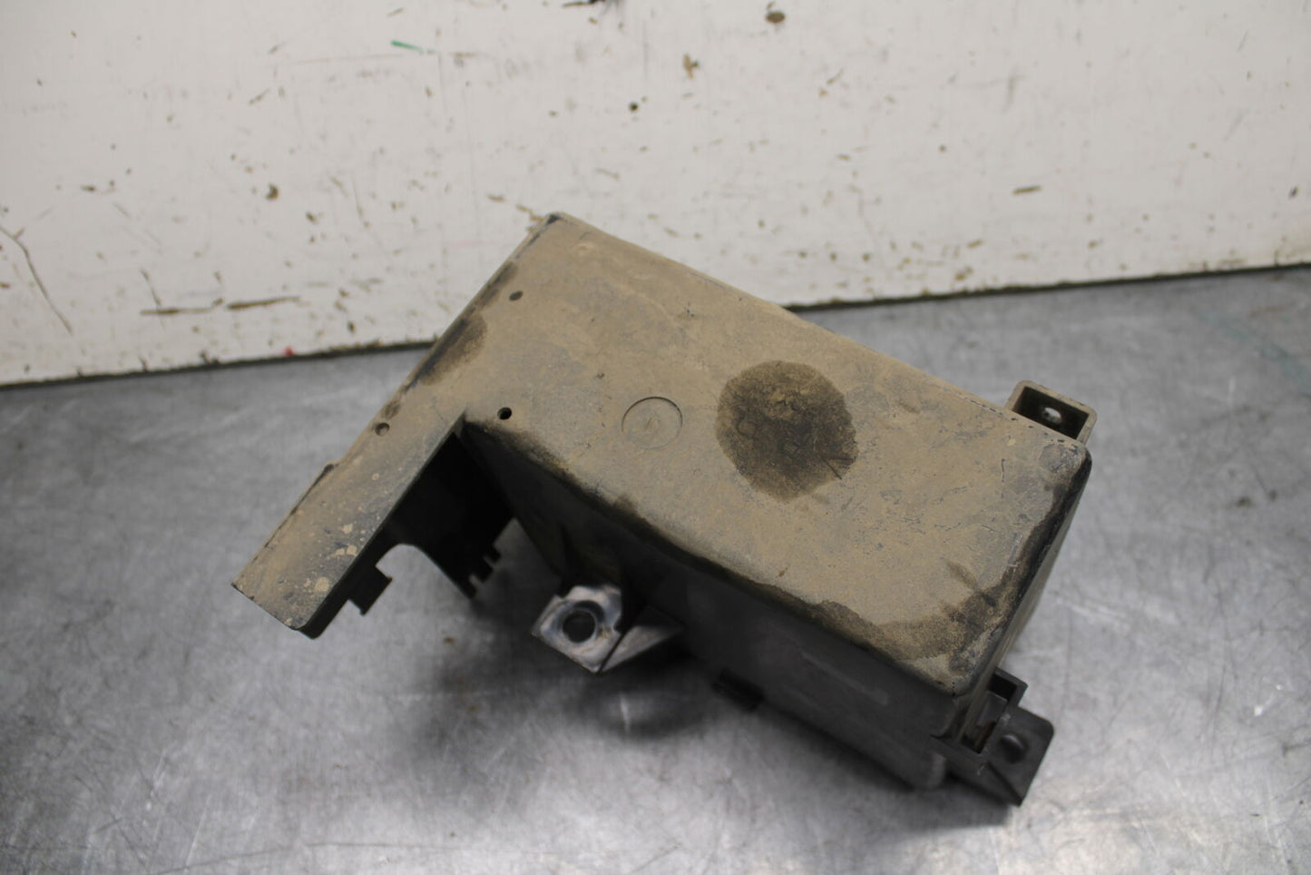14-15 YAMAHA V STAR 1300 XVS1300CT TOURER BATTERY TRAY BOX HOLDER BB722