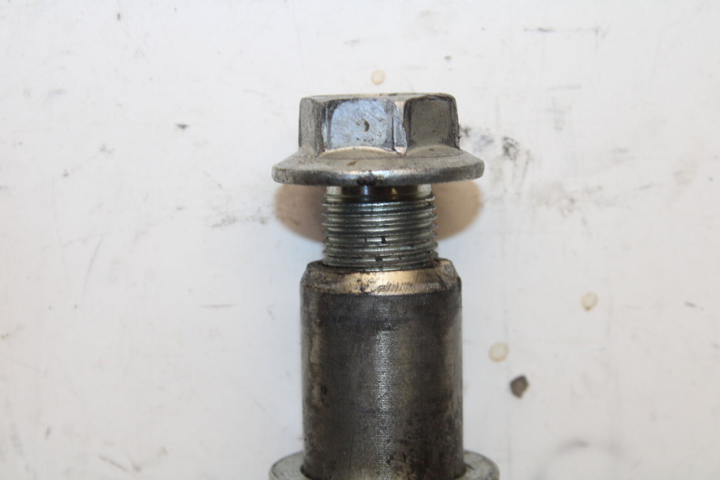 05-06 SUZUKI GSXR1000 FRONT WHEEL RIM AXLE PIVOT BOLT 54711-41G00 BB663