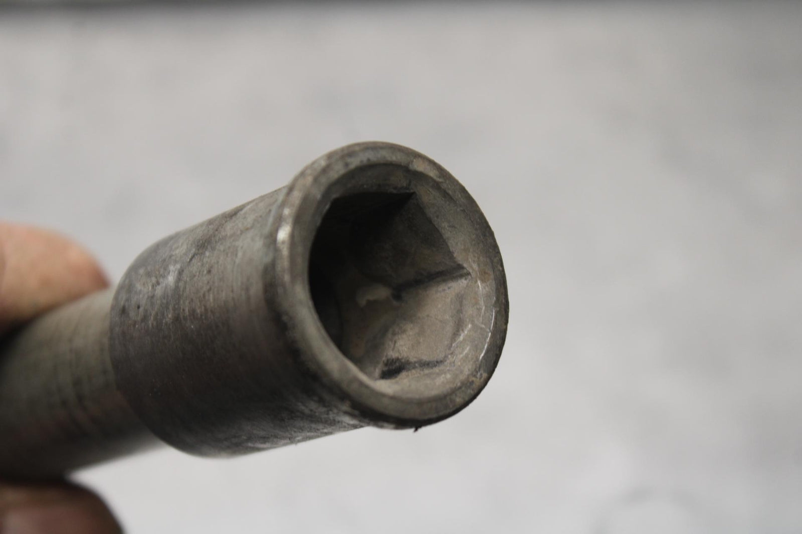 03 KAWASAKI NINJA ZX6RR ZX600K FRONT WHEEL RIM AXLE PIVOT BOLT BB105