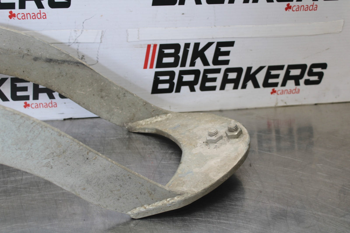 08 KAWASAKI VULCAN 1600 VN1600D NOMAD REAR BACK HITCH MOUNT BRACKET BB904