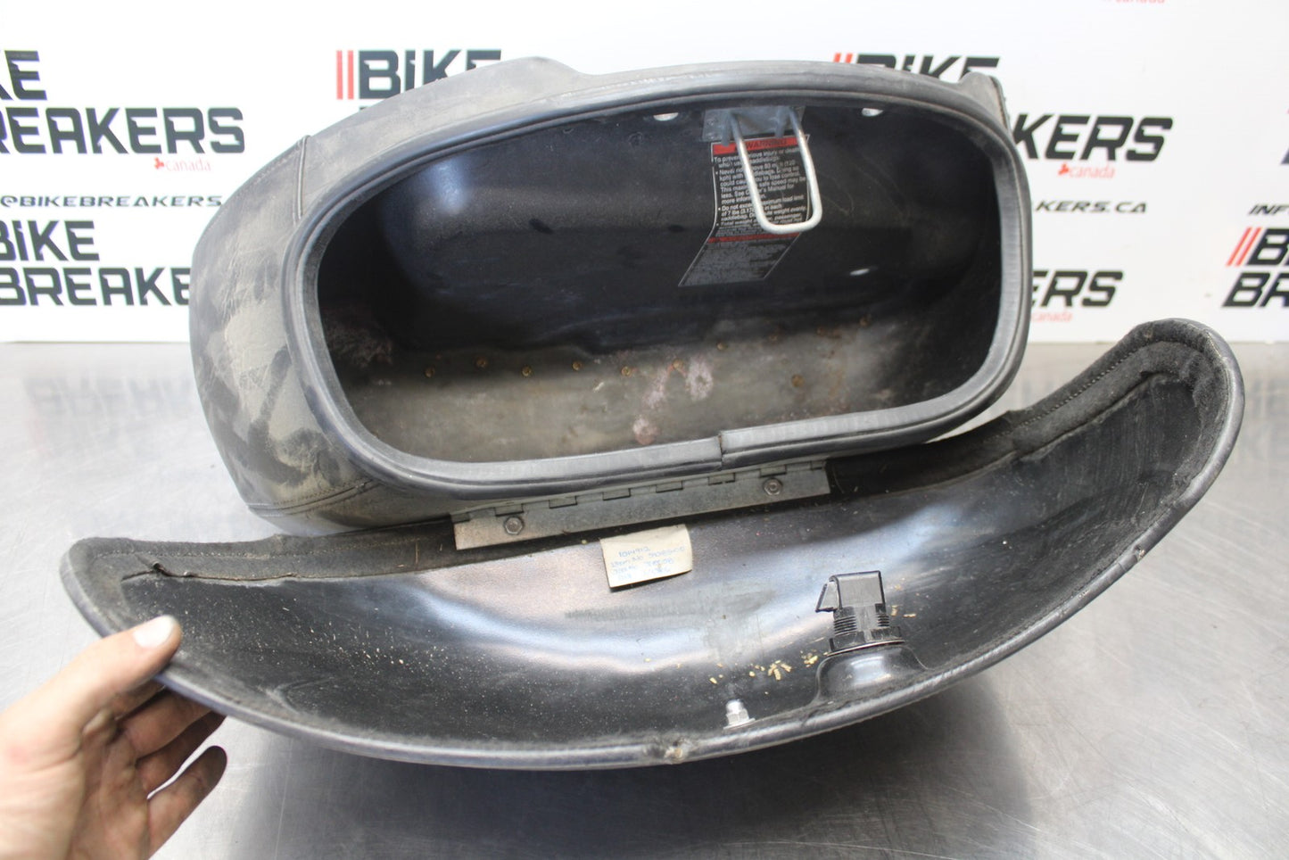 05-06 VICTORY KINGPIN DELUXE RIGHT CARGO LUGGAGE SADDLEBAG BAG COMPARTMENT BB195