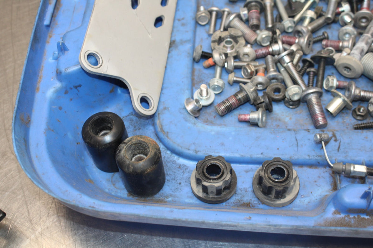 24 KAWASAKI NINJA ZX6R ZX636 ABS 40TH ANNIVERSARY MOUNTING BOLTS SCREWS BB911