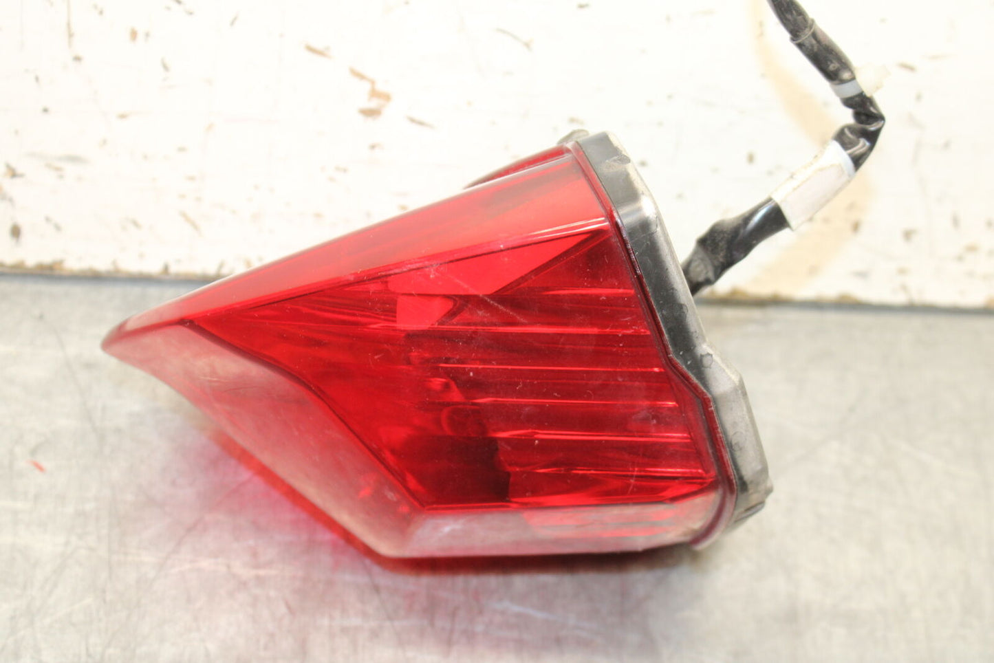 09-15 YAMAHA FZ6R REAR TAIL TAILLIGHT BACK BRAKE LIGHT BB719