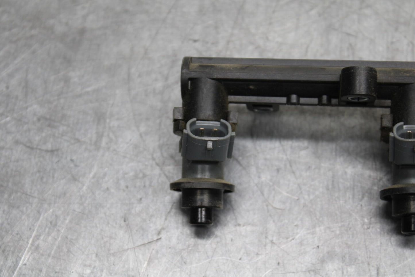 12-16 HONDA CBR1000RR SECONDARY FUEL INJECTORS TOP AIRBOX GAS RAIL BB114