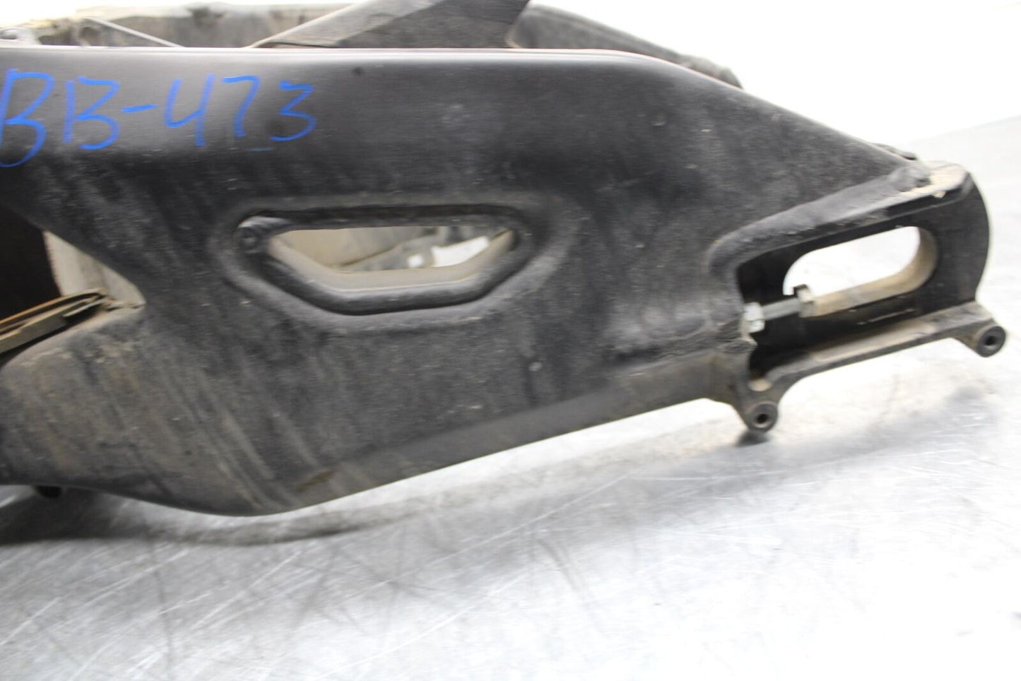 18 YAMAHA YZF R1  REAR SWINGARM BACK SUSPENSION SWING ARM BB473