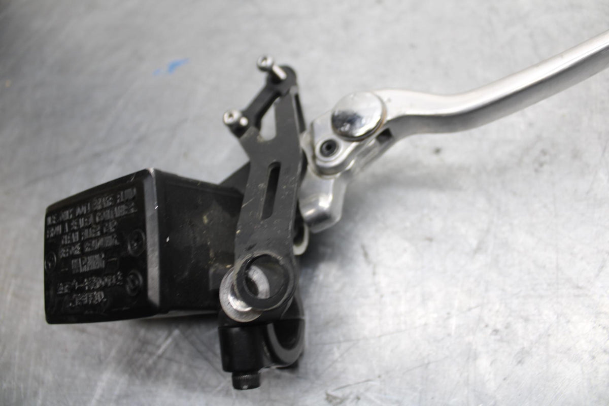 2015 Yamaha FJ09 FRONT BRAKE MASTER CYLINDER w/ LEVER BB41