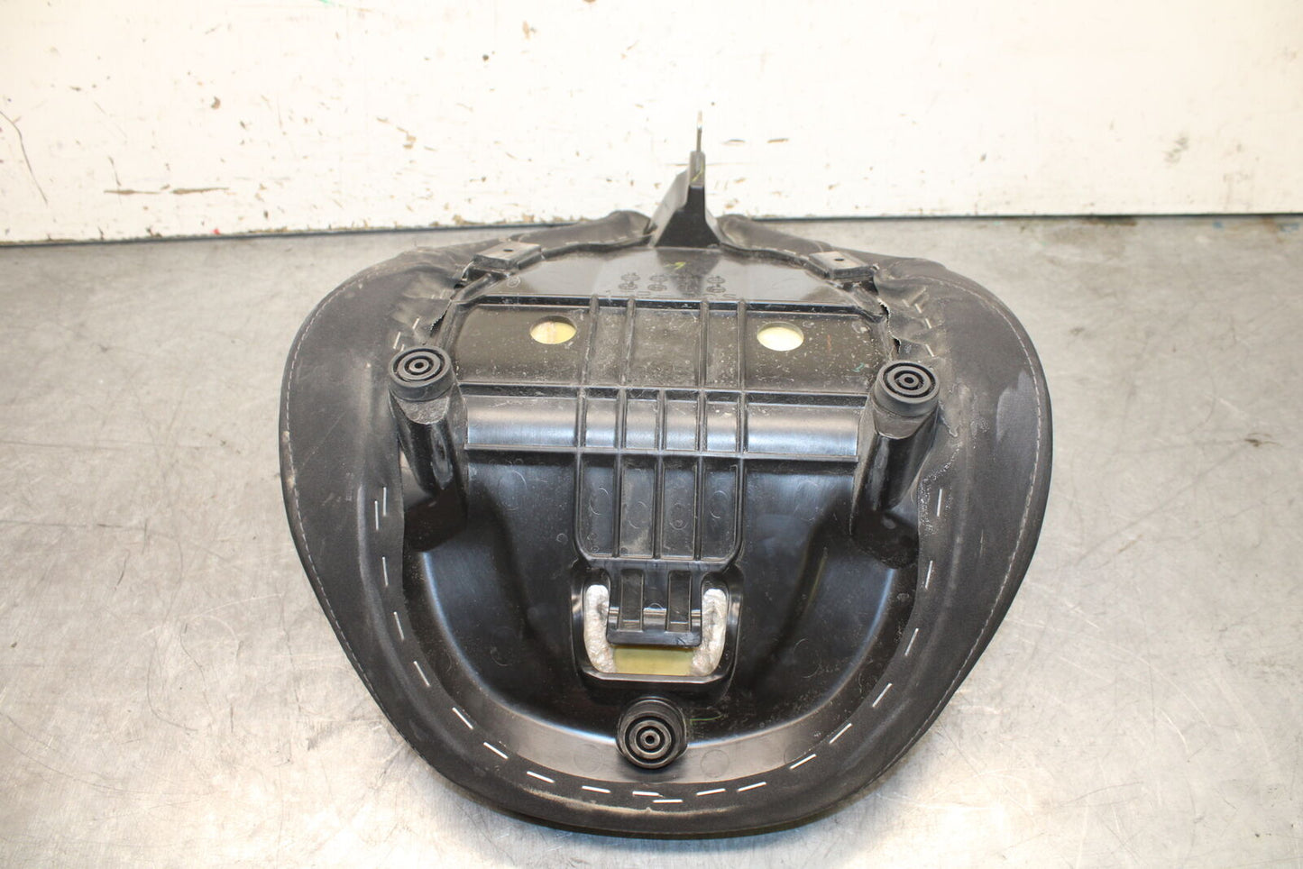 17-24 YAMAHA BOLT XVS950 FRONT DRIVERS SEAT BB729