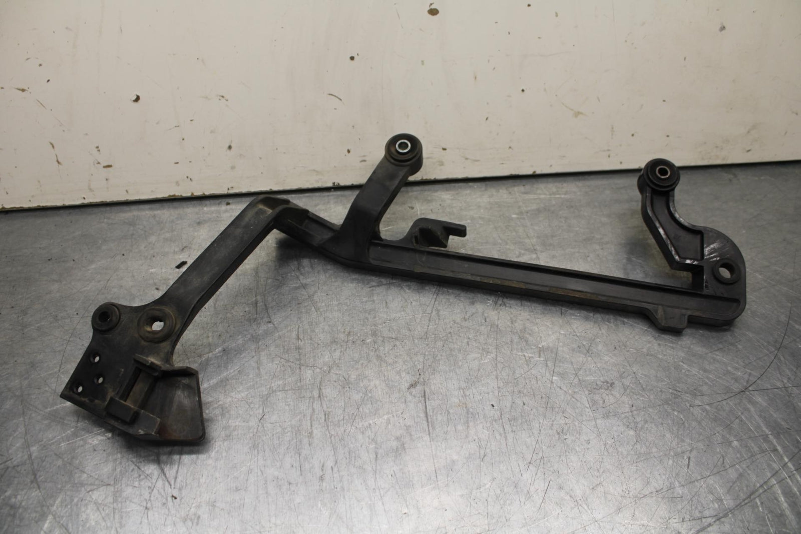 1999 Honda ST1100 LEFT PANNIER RACK RAIOL BRACKET BB222