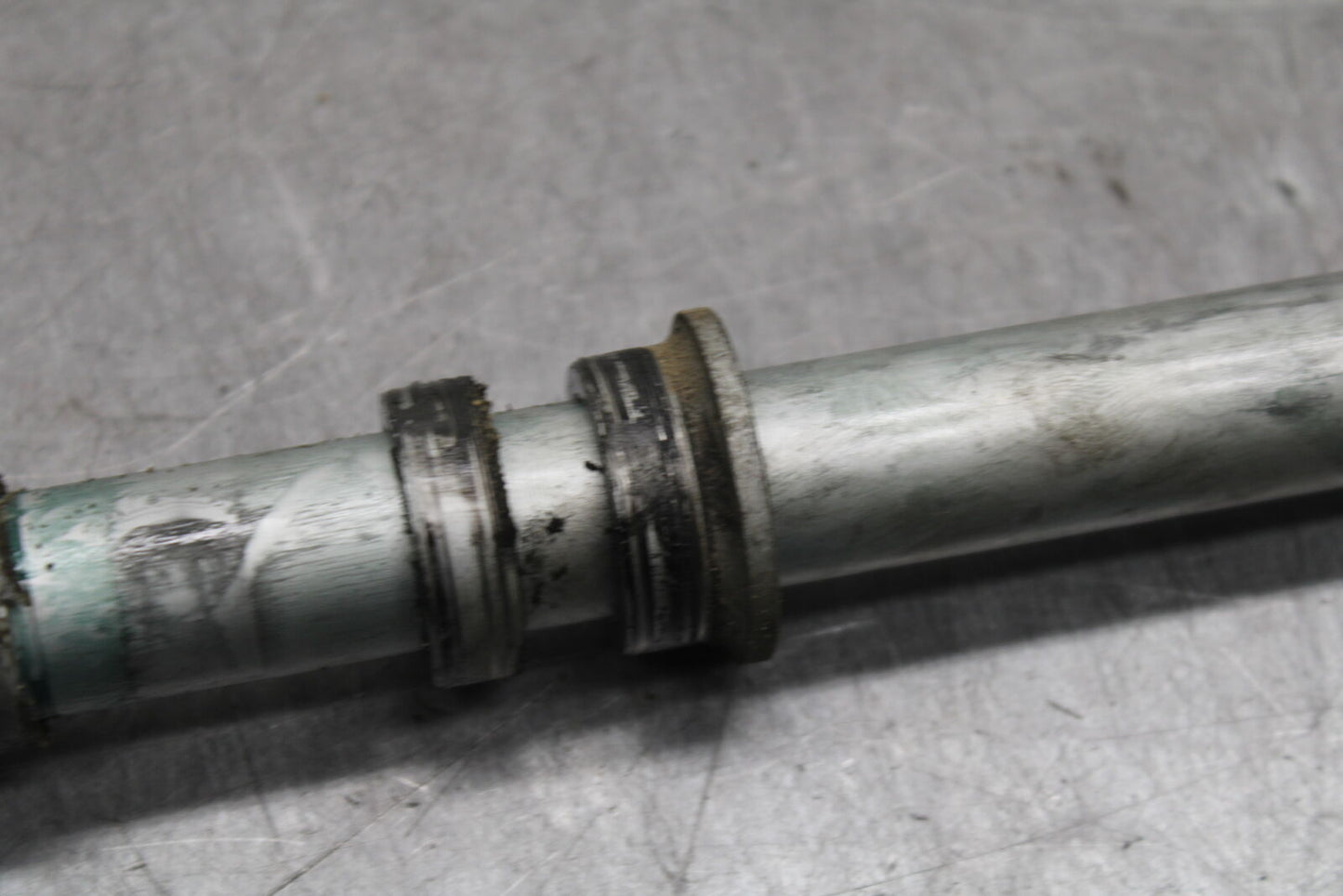 05-06 HONDA CBR600RR FRONT WHEEL RIM AXLE PIVOT BOLT BB727