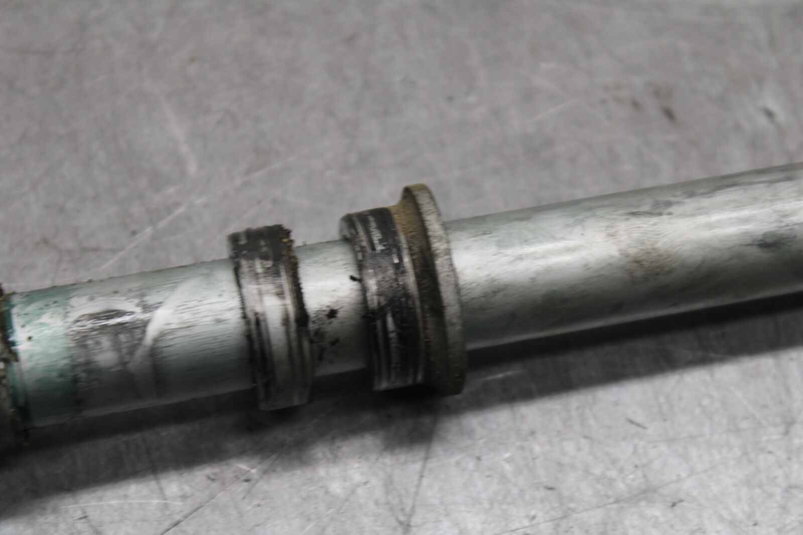 05-06 HONDA CBR600RR FRONT WHEEL RIM AXLE PIVOT BOLT BB727