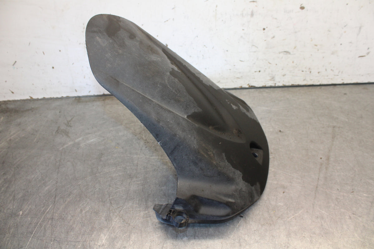 11-24 SUZUKI GSXR750 REAR BACK WHEEL TIRE HUGGER FENDER BB687