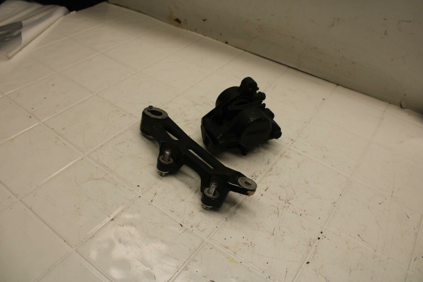 92-93 YAMAHA FJ1200A ABS REAR BACK BRAKE CALIPER W MOUNT BRACKET BB07